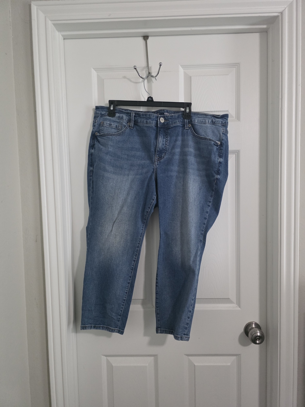 Mid-Wash Cropped Women's Jeans - Comfortable Ankle Length
